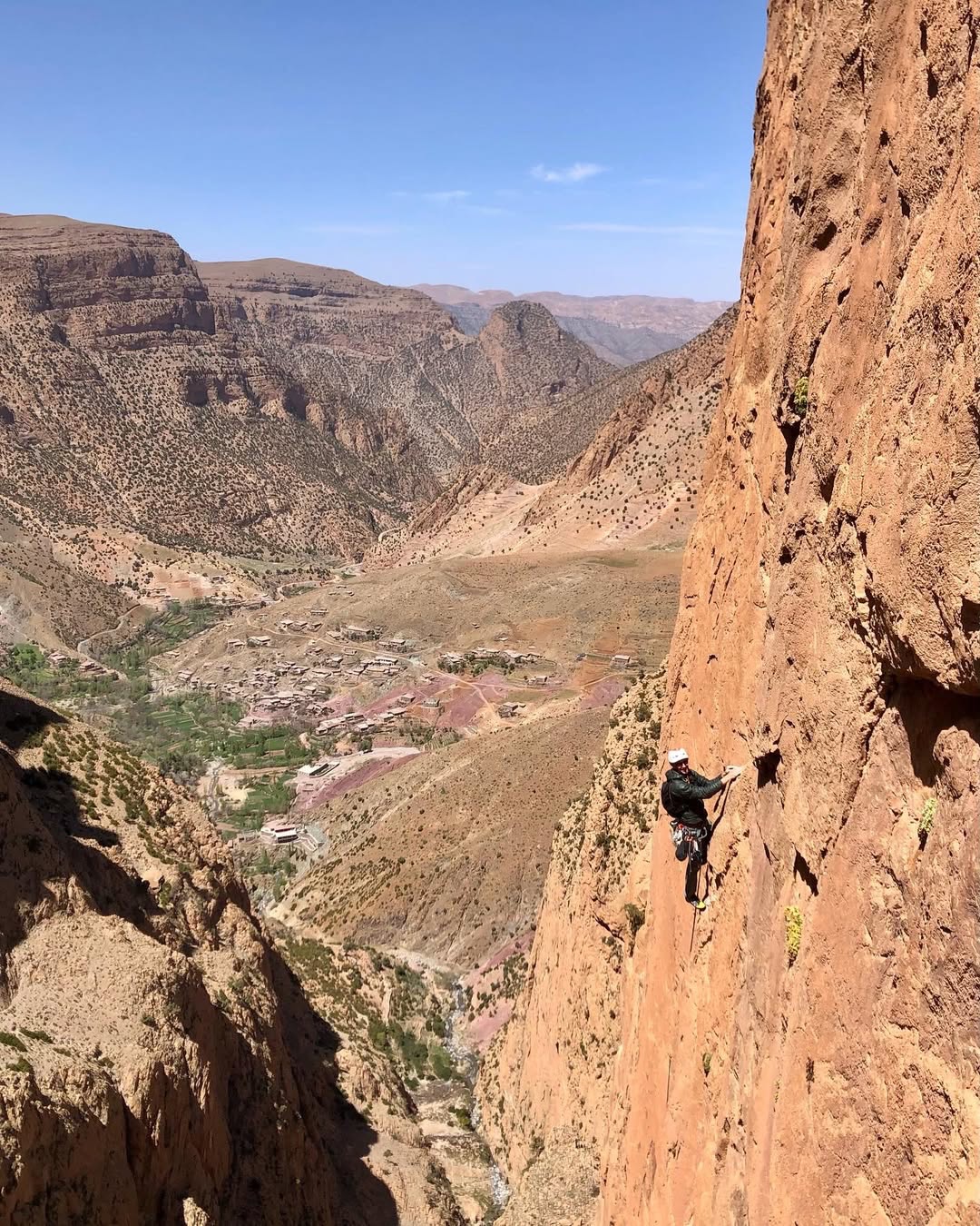 Partez à la conquête du Sommet Isfoula 🏔️, traversez l’authentique Passage berbère et laissez-v (3)