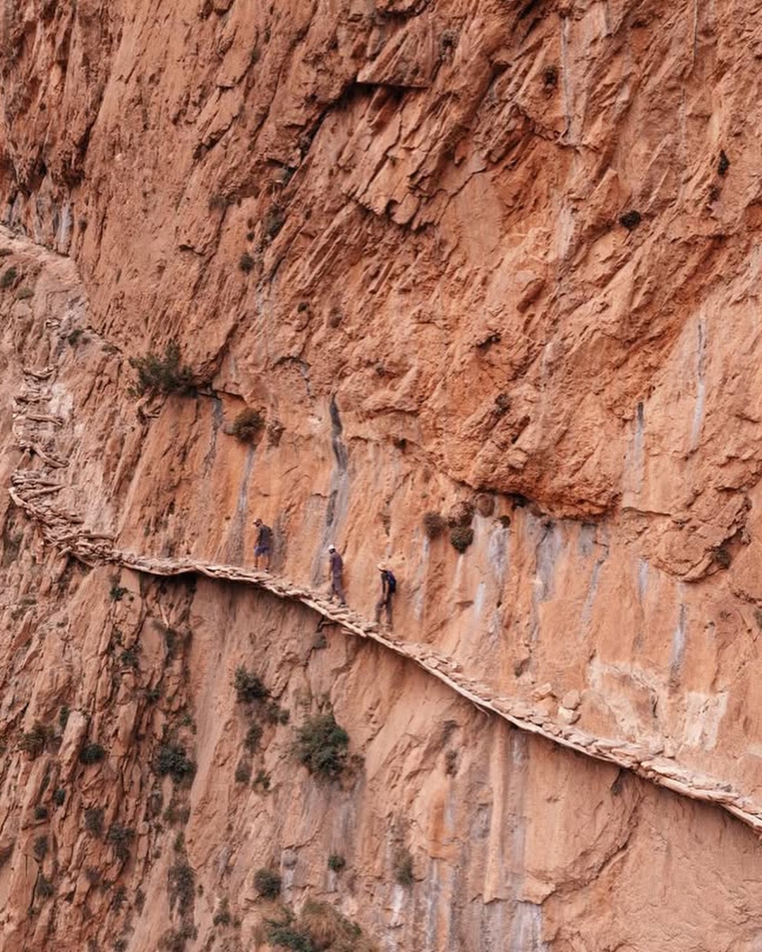 Partez à la conquête du Sommet Isfoula 🏔️, traversez l’authentique Passage berbère et laissez-v (6)