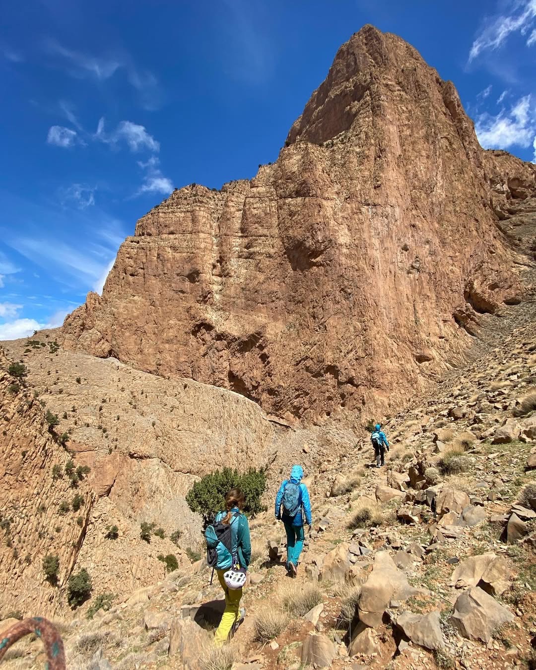 Partez à la conquête du Sommet Isfoula 🏔️, traversez l’authentique Passage berbère et laissez-v (7)